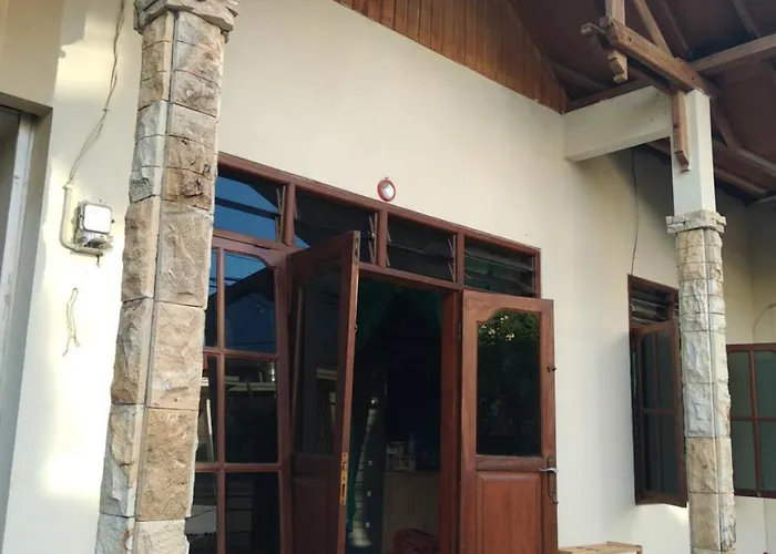 Hostel Szabrian House *