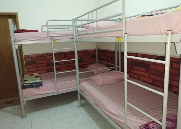 Hostel Szabrian House